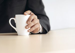 车载选购指南：适合宠物出行的车载配件推荐